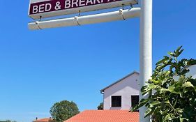 Ladonja Bb Rooms, Family Run Bed & Breakfast