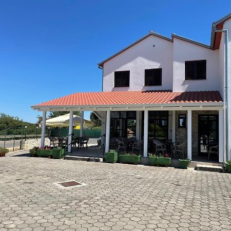 Ladonja Bb Rooms, Family Run Bed & Breakfast Rovinjsko Selo Exterior foto