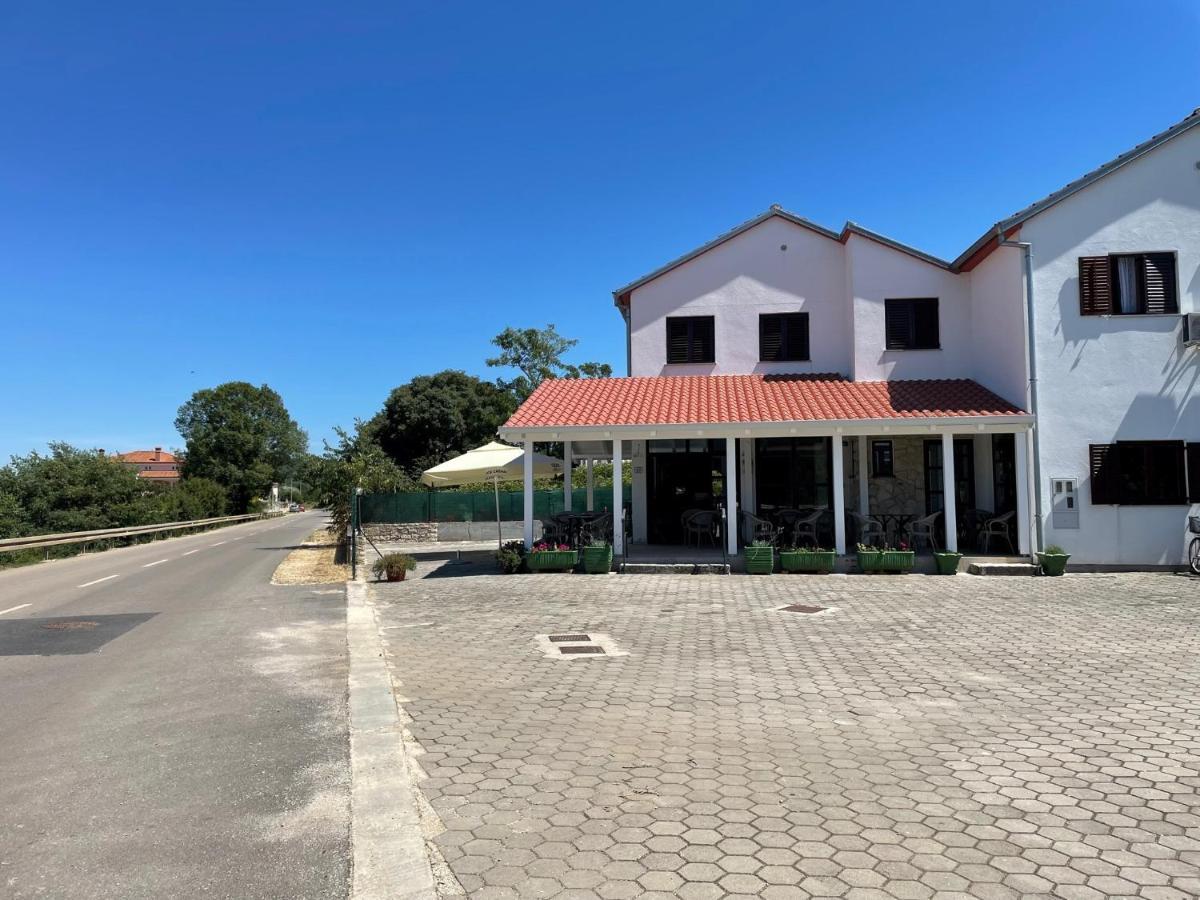Ladonja Bb Rooms, Family Run Bed & Breakfast Rovinjsko Selo Exterior foto