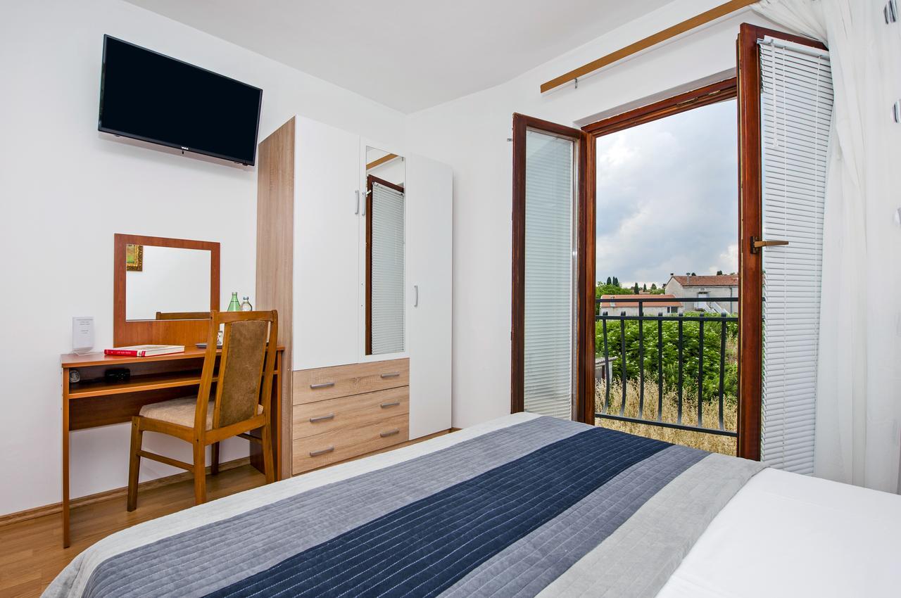 Ladonja Bb Rooms, Family Run Bed & Breakfast Rovinjsko Selo Exterior foto